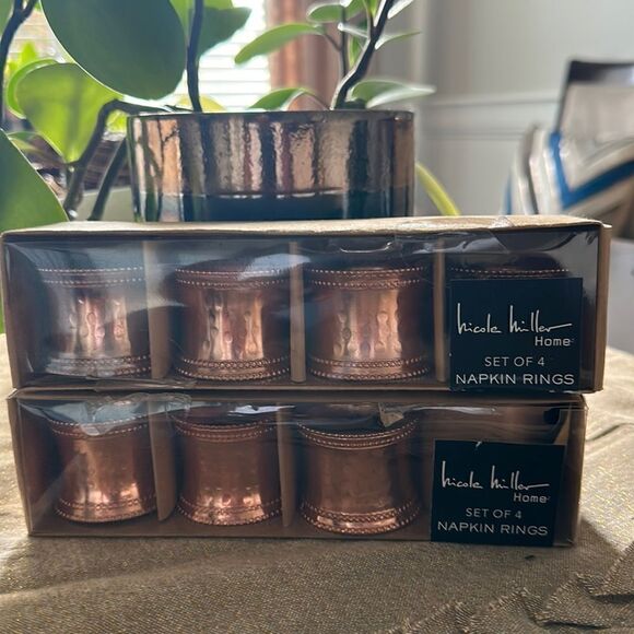 Nicole Miller Set of 4 Rose Gold Napkin Rings - Picture 1 of 3